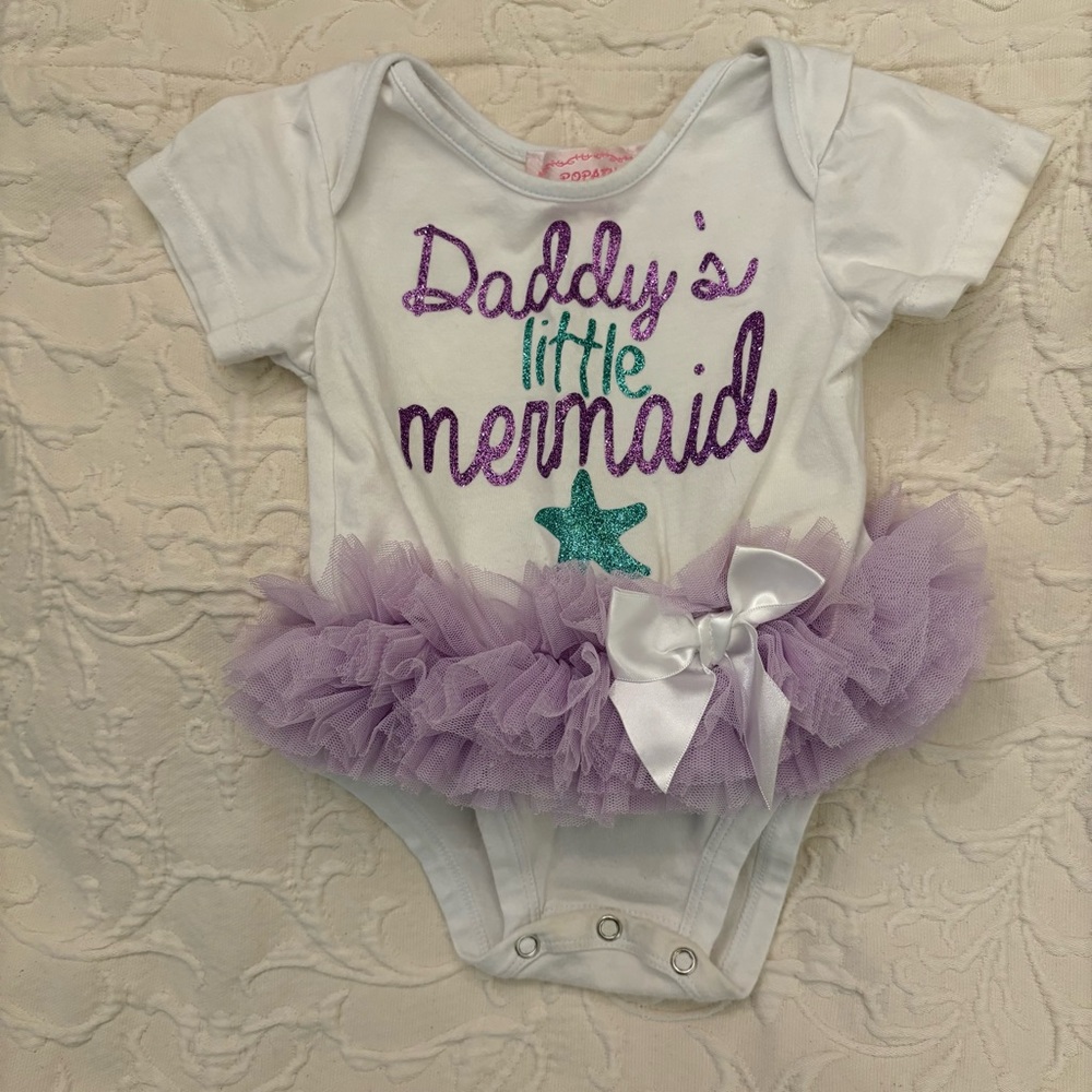 Popatu White Onesie with Purple Glitter Accents
0331